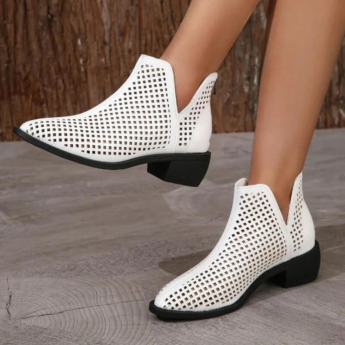 2023 Scarpe da donna di moda di alta qualità Stivali da donna moderni Stivali corti da partito vuoti Scarpe a punta Tinta unita