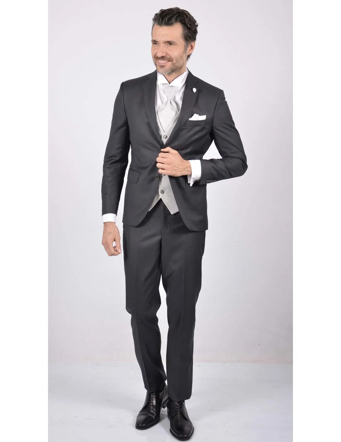 Abito con gilet grigio scuro