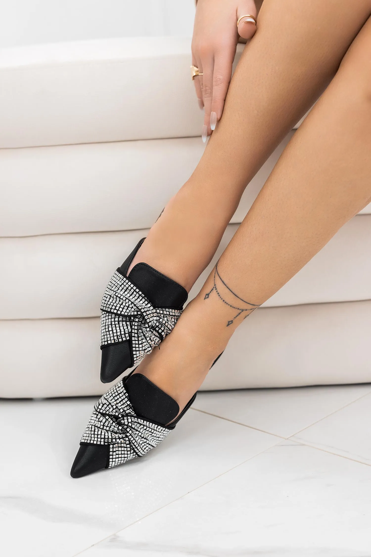 Ballerine nere aperte a punta con strass