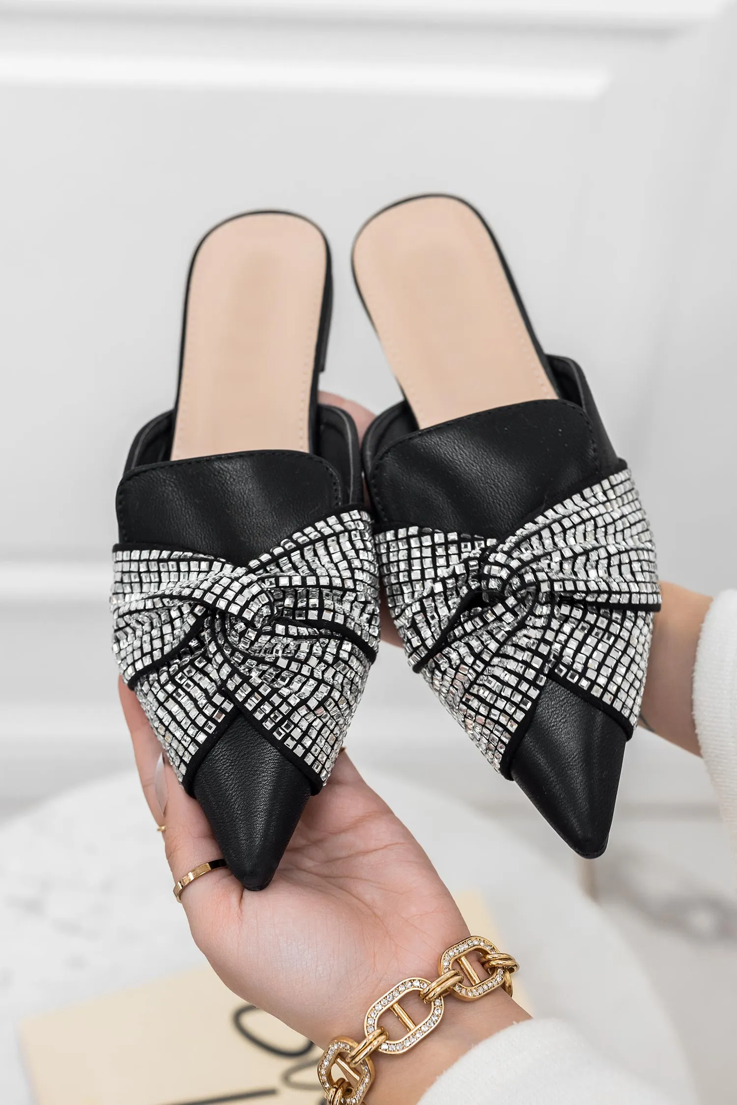 Ballerine nere aperte a punta con strass