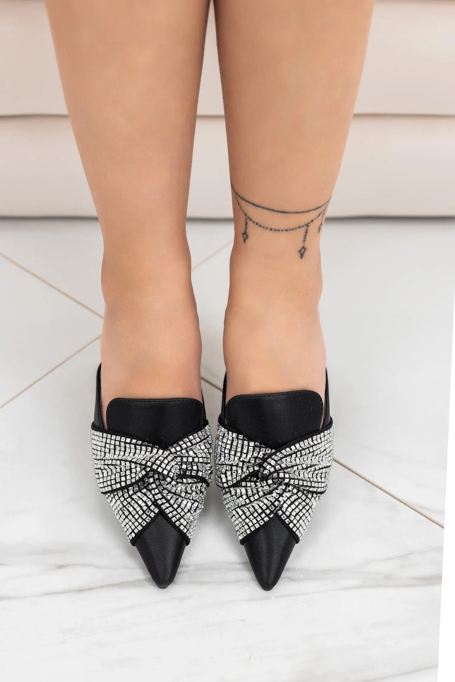 Ballerine nere aperte a punta con strass