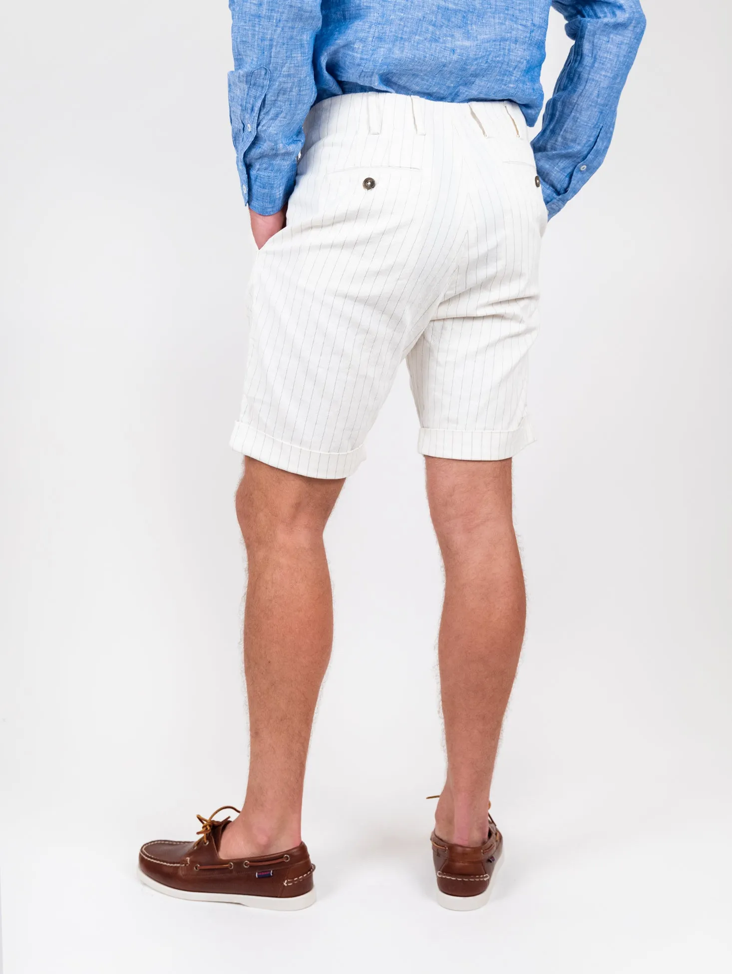 Bermuda bianco in lino e cotone con micro righe blu
