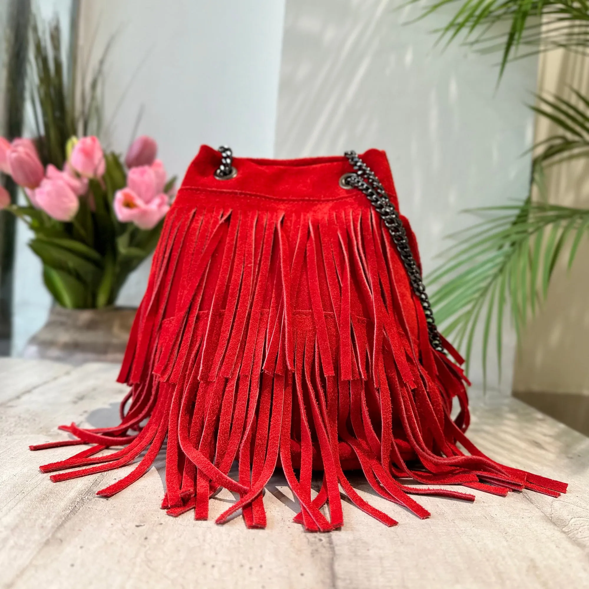 Borsa a Secchiello con Frange Rossa in Pelle Scamosciata