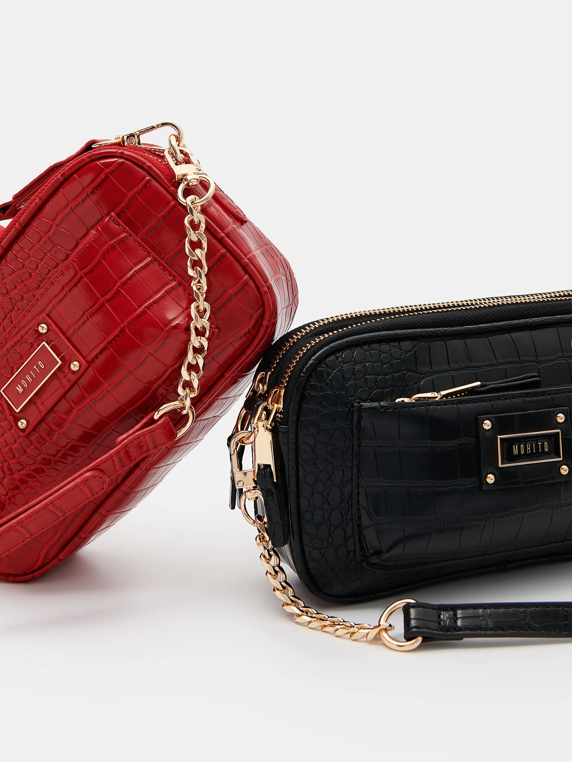 Borsa a spalla nera con catena