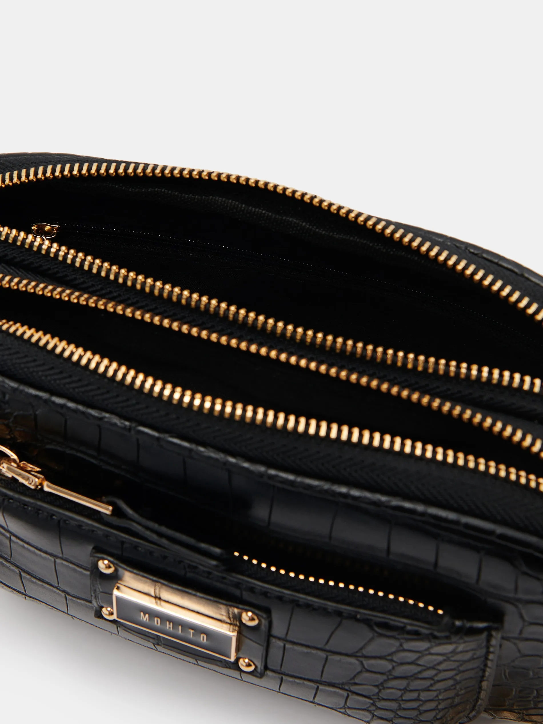 Borsa a spalla nera con catena