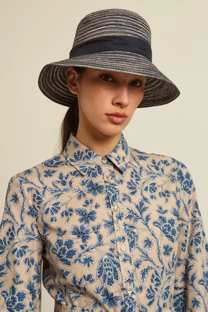 Cappello con fiocco