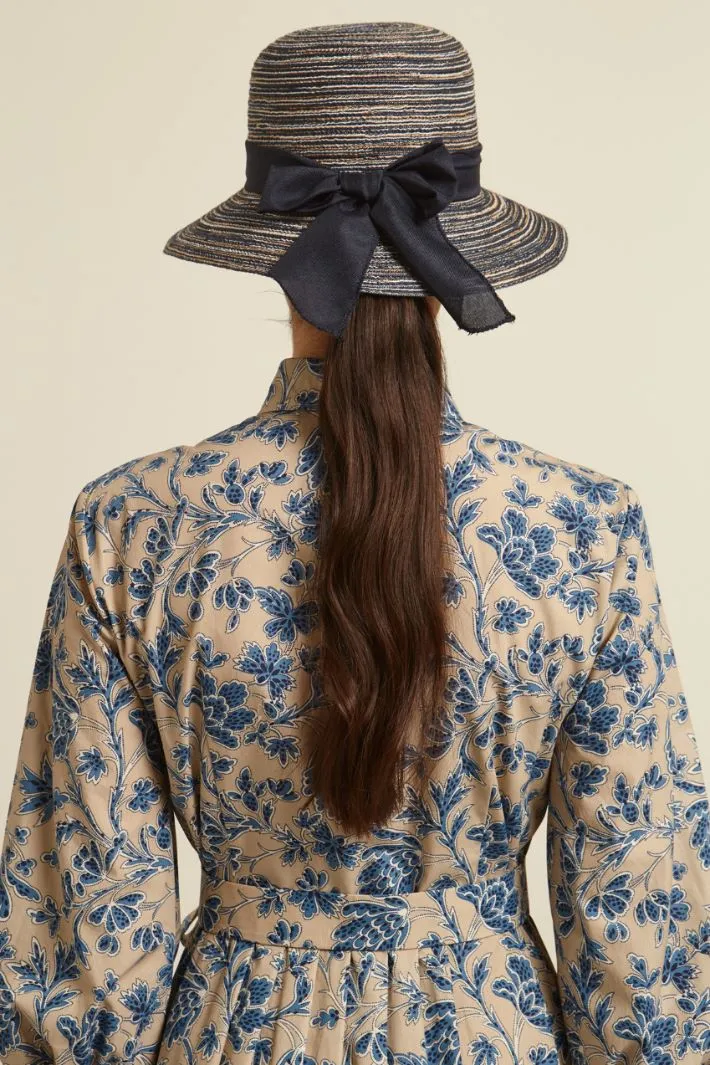 Cappello con fiocco