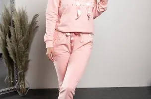 COMPLETO MAGLIETTA CON CAPPUCCIO E PANTALONE CON DETTAGLIATI DI PERLINE TINSELY, ROSA