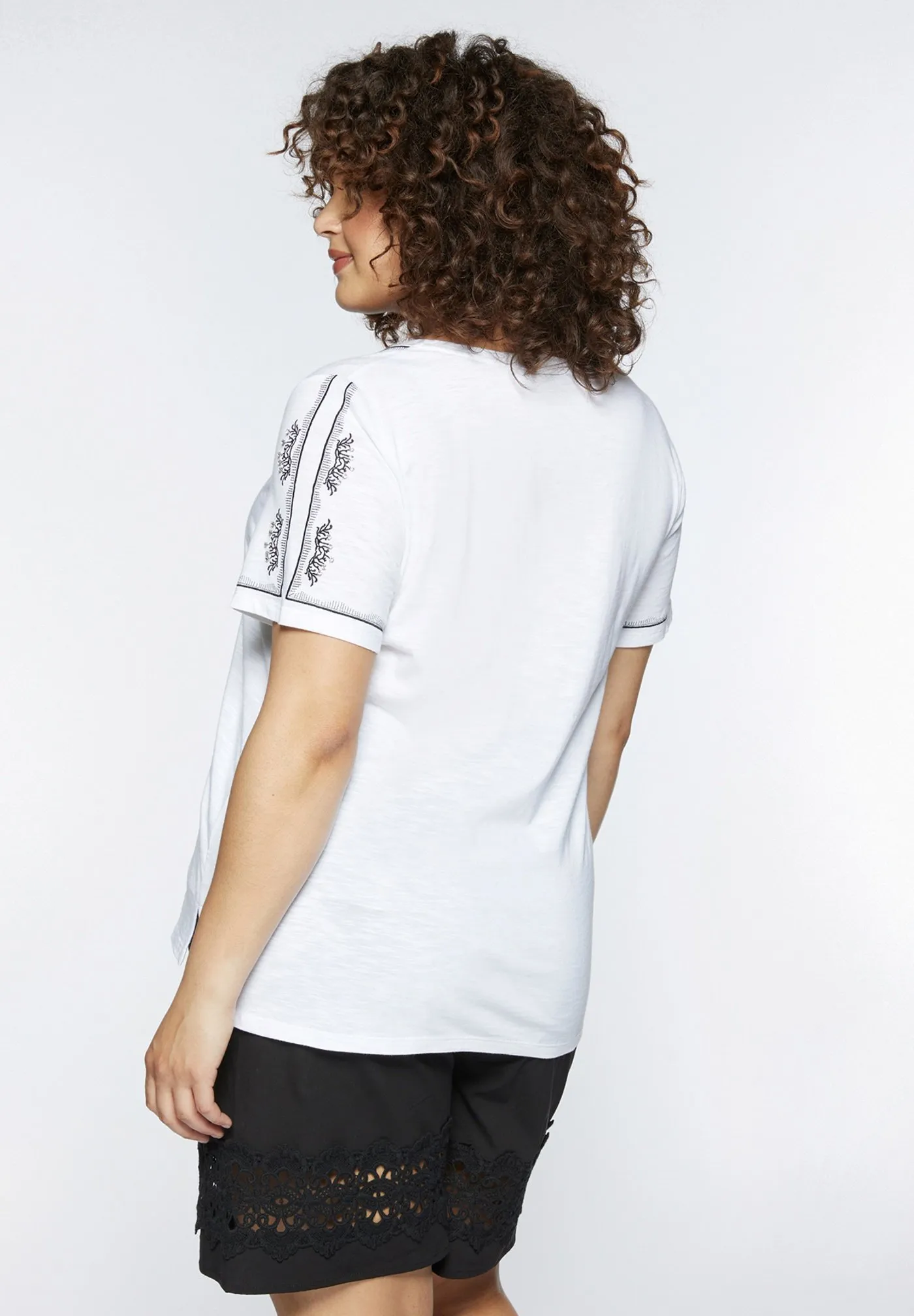 CON RICAMO ETNICO - T-shirt con stampa