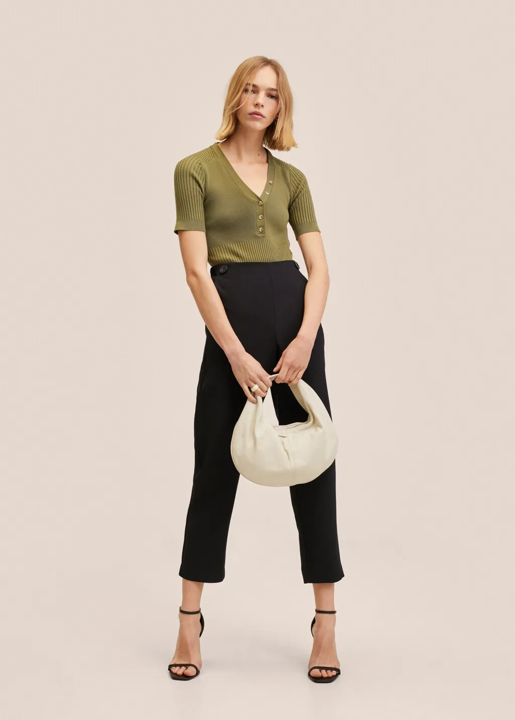 Pantaloni crop bottoni