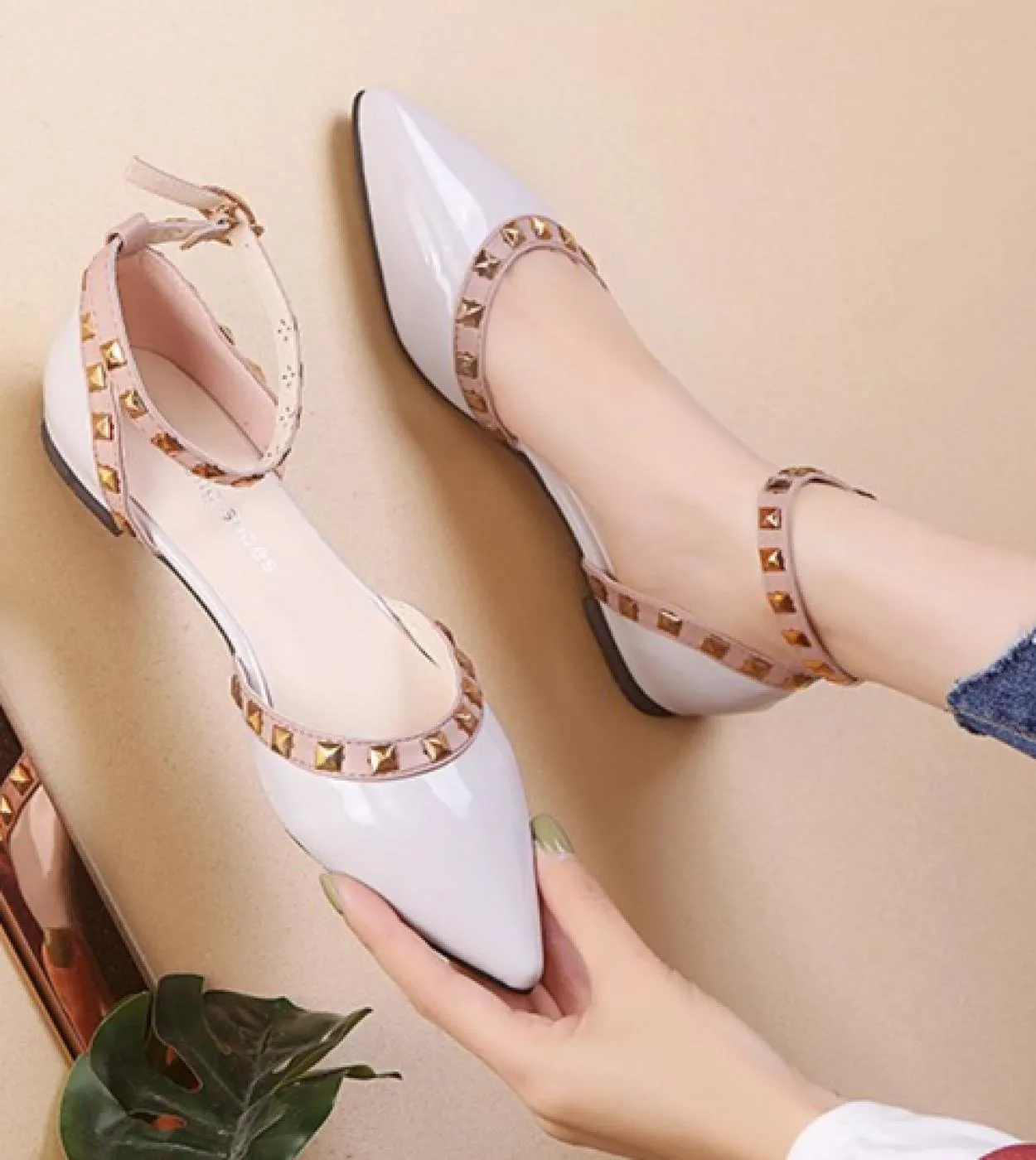Scarpe basse da donna Scarpe a punta Gladiatore in pelle verniciata con rivetto superficiale Ballerine da donna Scarpe singole c