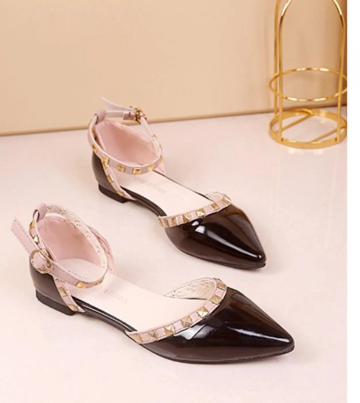 Scarpe basse da donna Scarpe a punta Gladiatore in pelle verniciata con rivetto superficiale Ballerine da donna Scarpe singole c