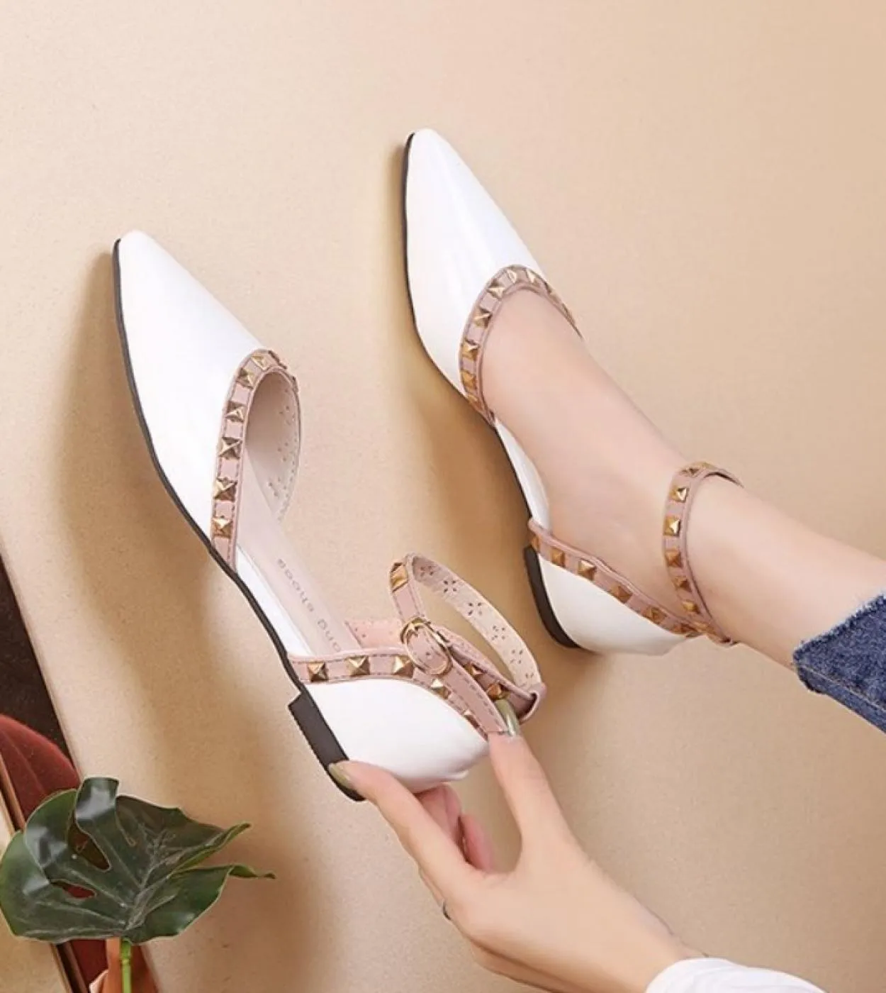 Scarpe basse da donna Scarpe a punta Gladiatore in pelle verniciata con rivetto superficiale Ballerine da donna Scarpe singole c