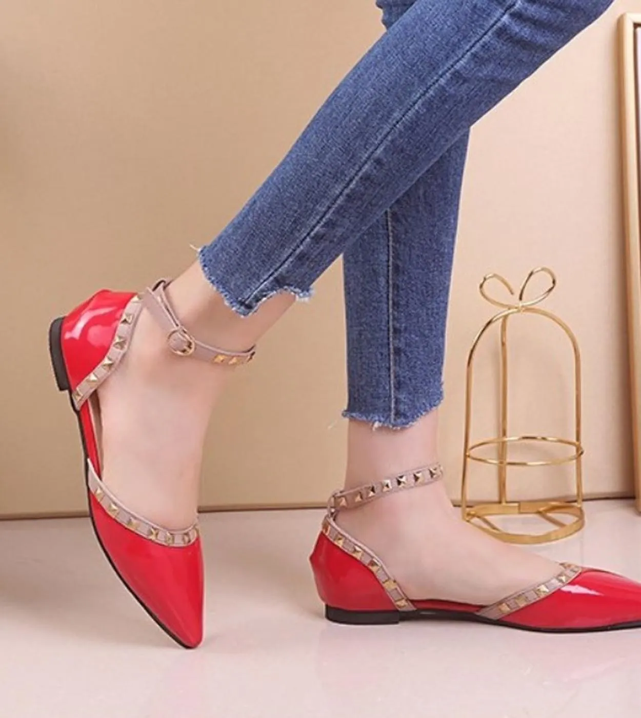 Scarpe basse da donna Scarpe a punta Gladiatore in pelle verniciata con rivetto superficiale Ballerine da donna Scarpe singole c