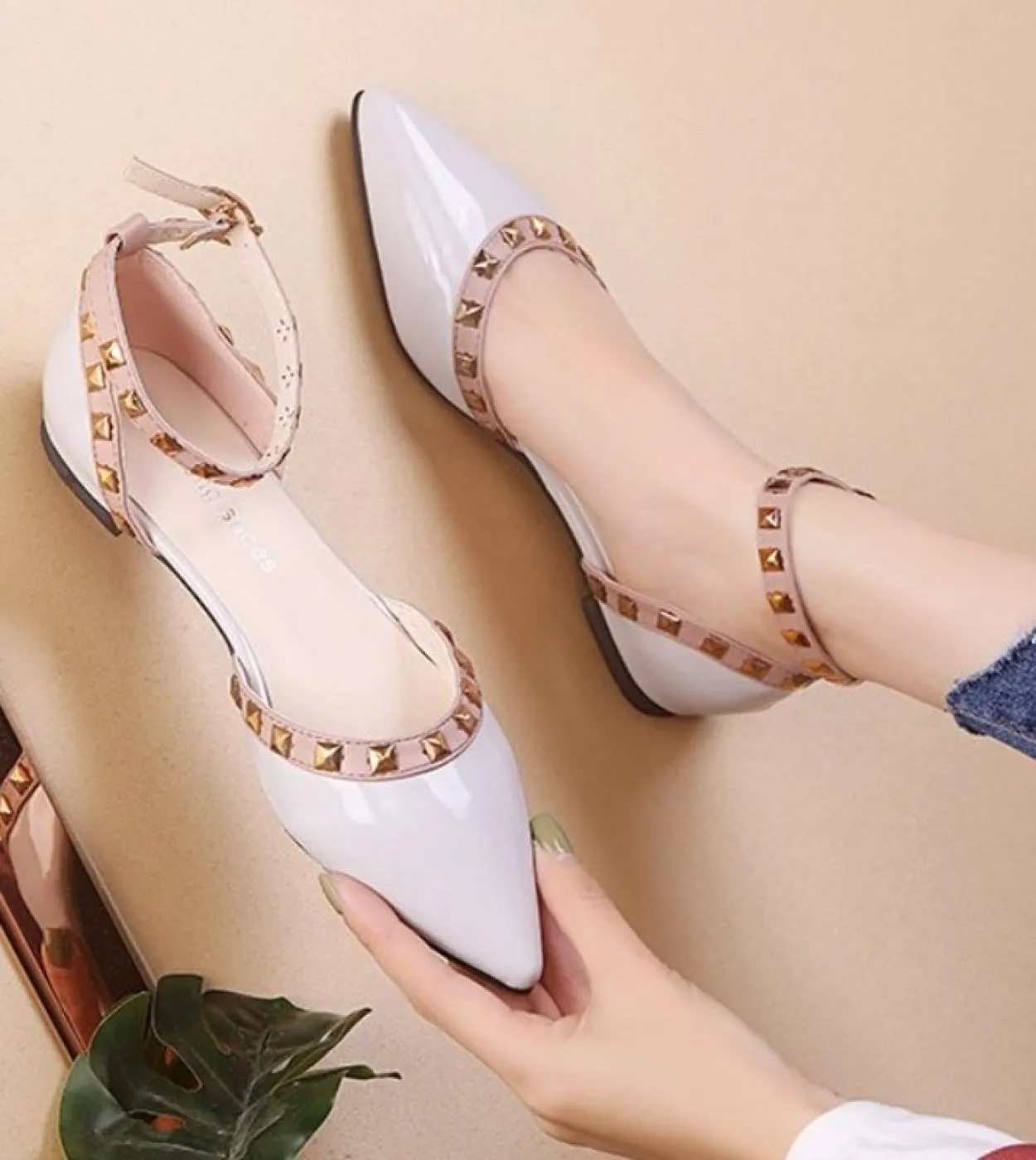 Scarpe basse da donna Scarpe a punta Gladiatore in pelle verniciata con rivetto superficiale Ballerine da donna Scarpe singole c