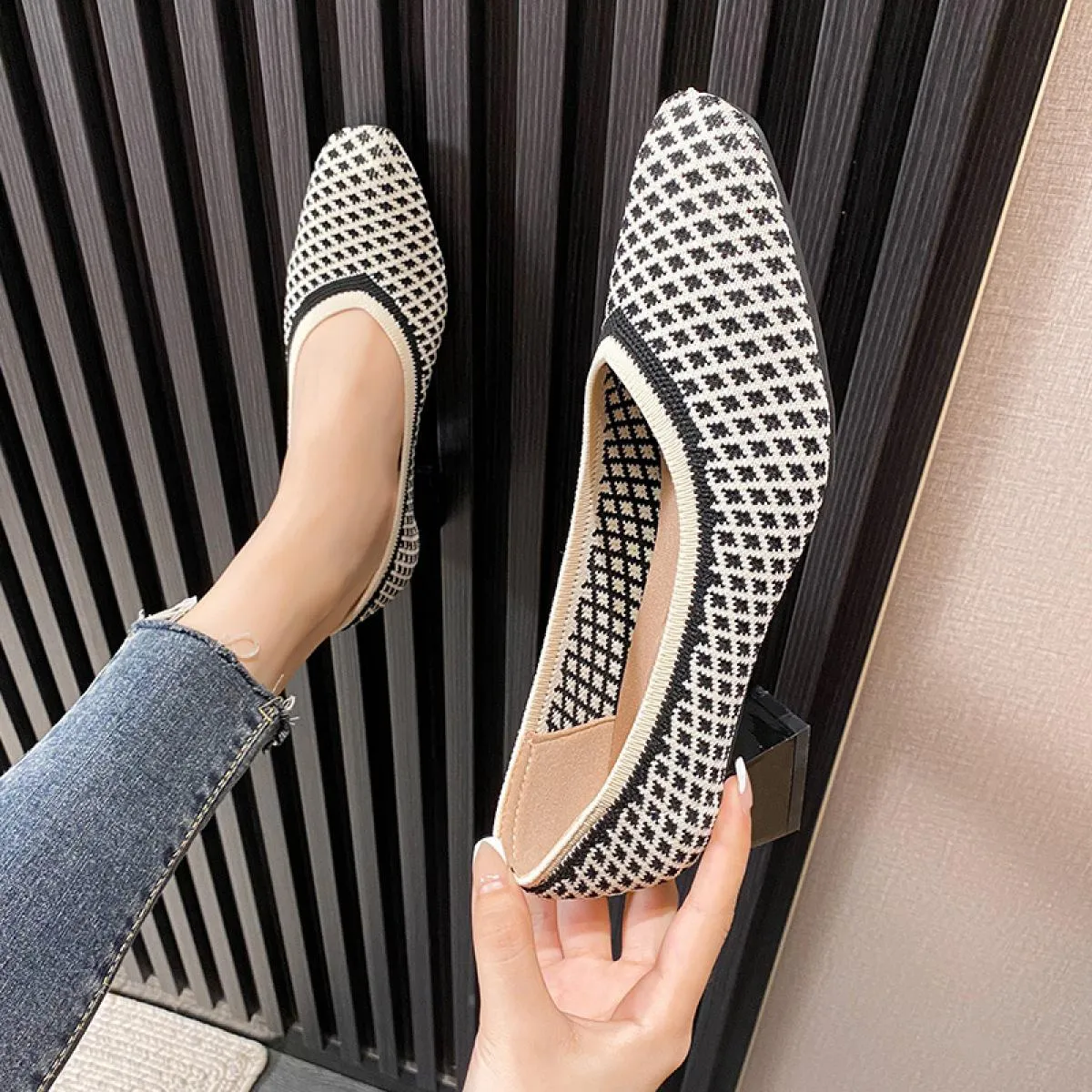 Scarpe con tacco alto Pompe da donna 2022 Nuova primavera e autunno Moda a punta Maglia traspirante Tessuto Plus Size 43 Scarpe