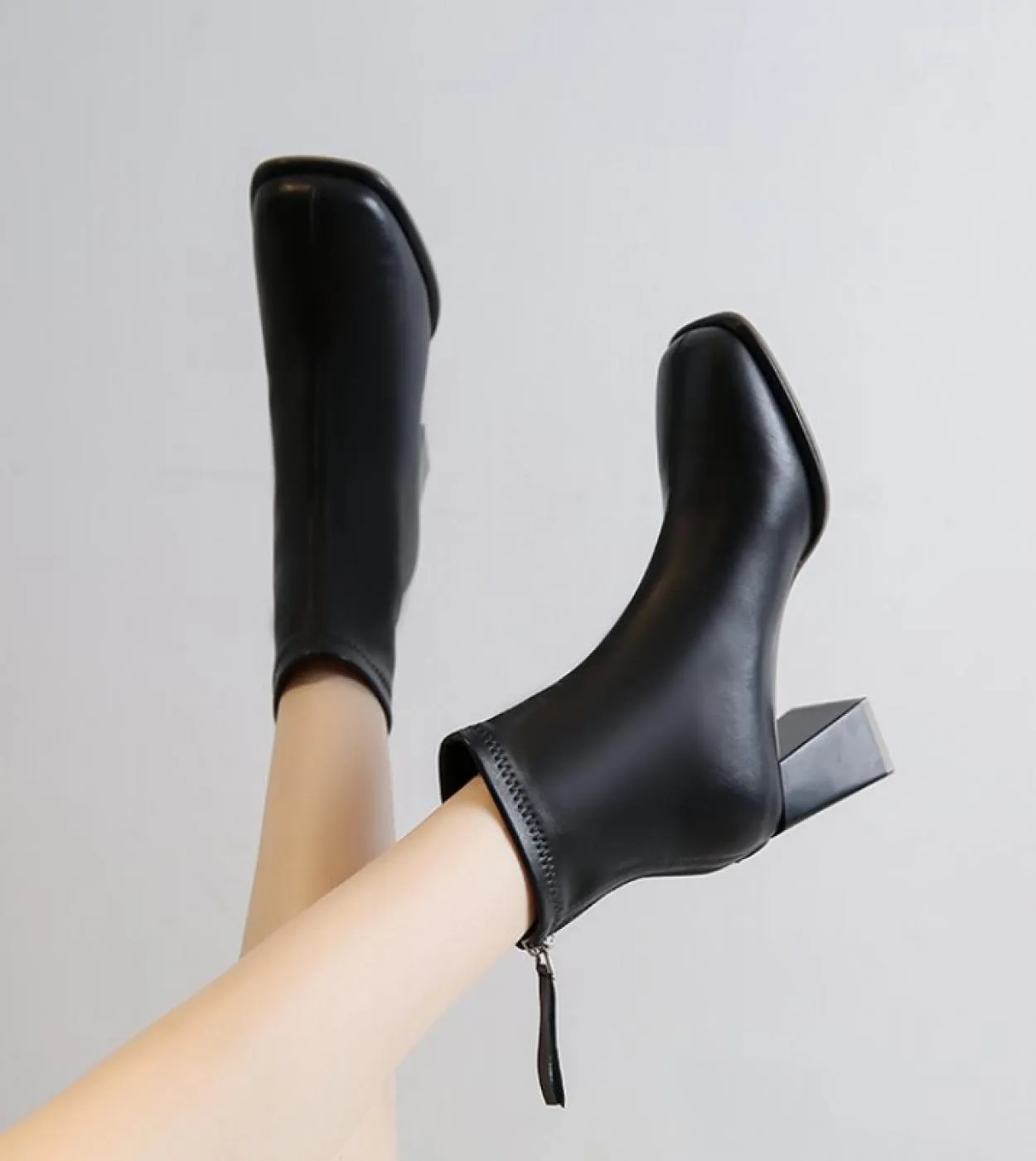 Stivali da donna 2022 Nuovo Autunno Inverno Moda Donna Stivali a metà polpaccio Scarpe da donna con cerniera Peluche Punta a pun